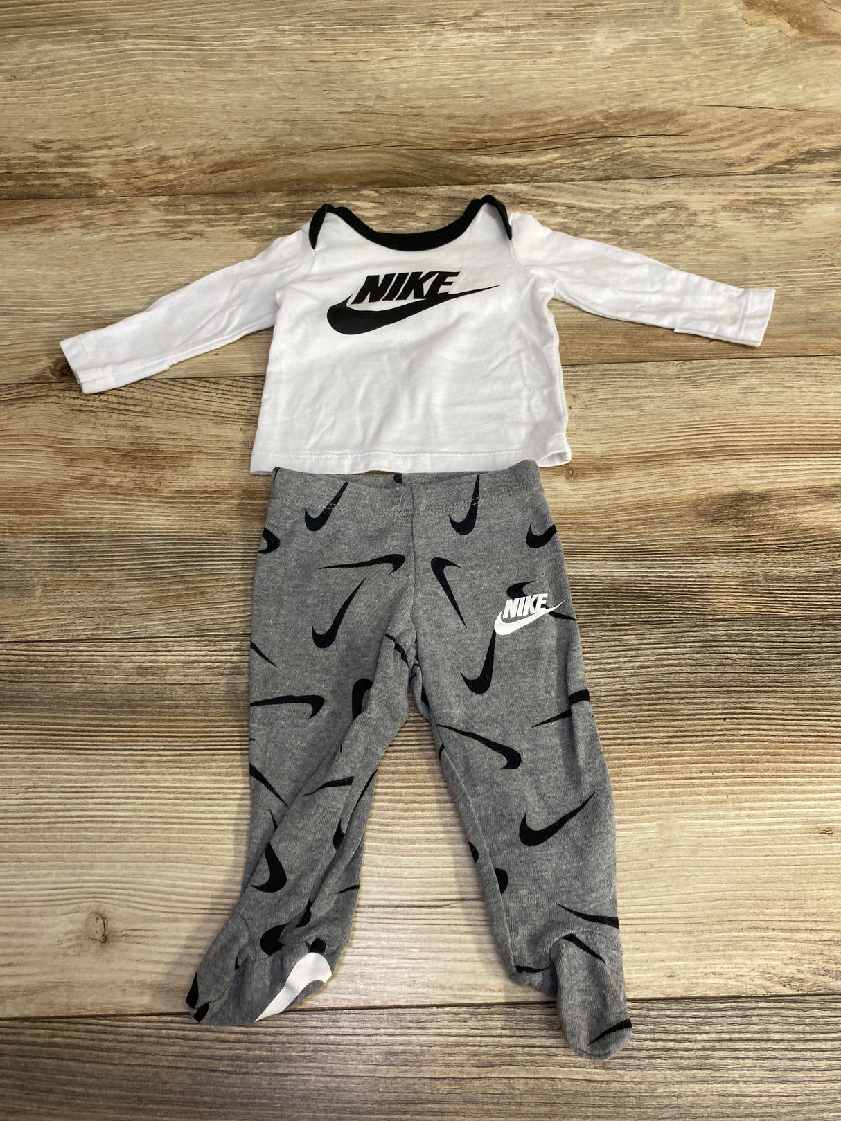 Nike 2pc Set White sz Newborn