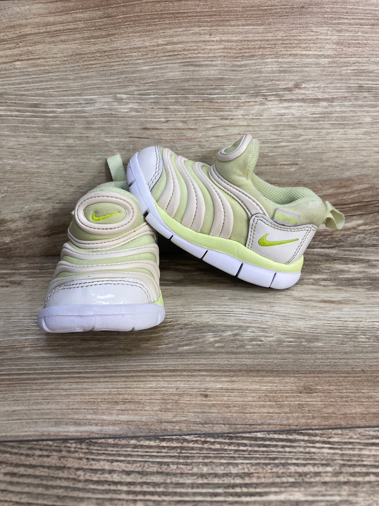 Nike Dynamo Free 'White Green' Sneakers sz 5c - Me n Mommy To Be