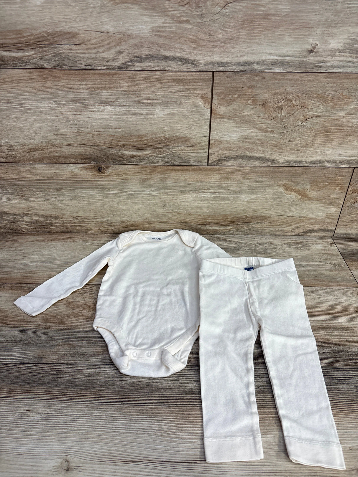 Old Navy 2pc Long Sleeve Bodysuit & Leggings Cream sz 12-18m