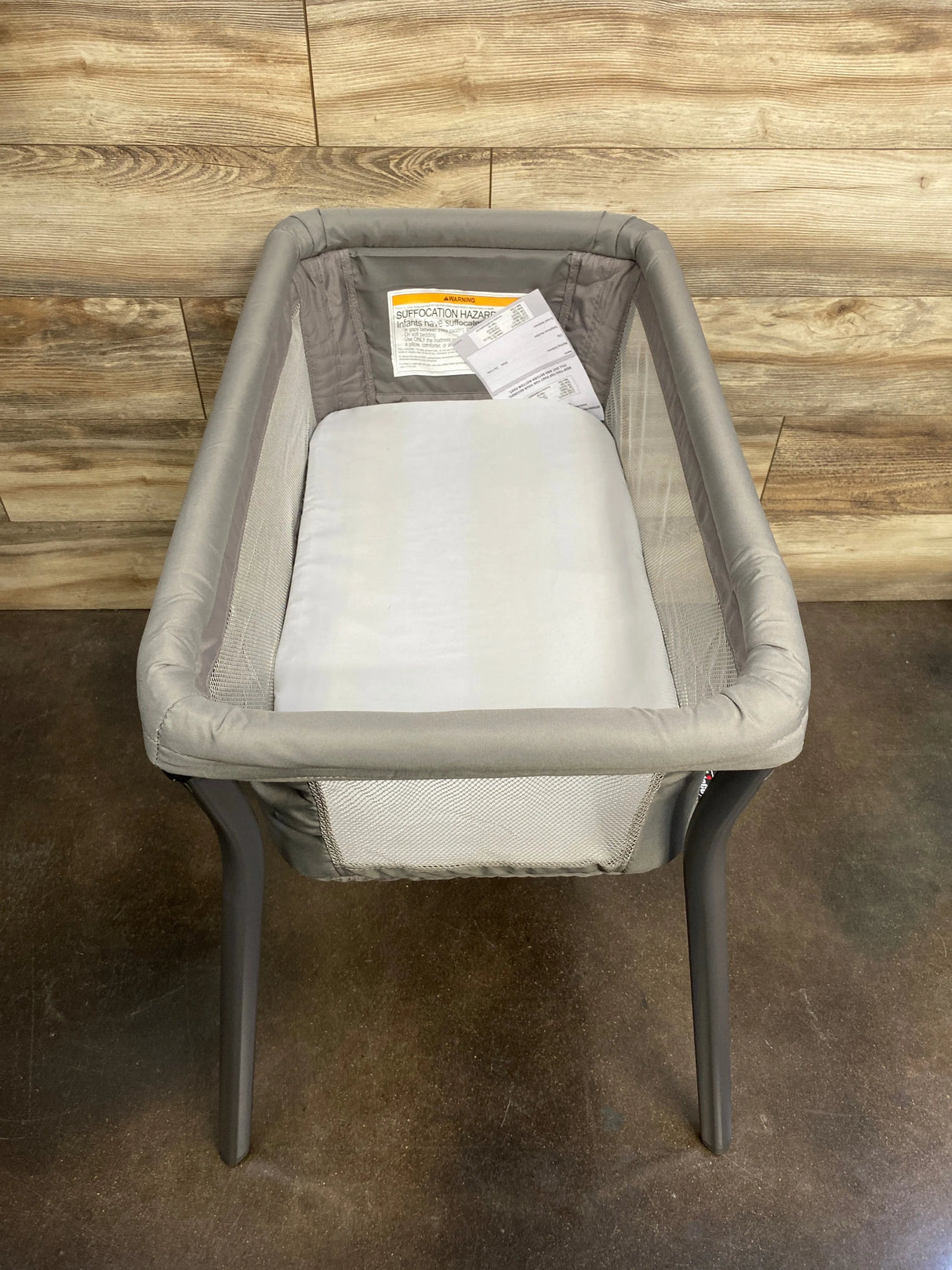 NEW Chicco LullaGo Anywhere Portable Bassinet in Sandstone