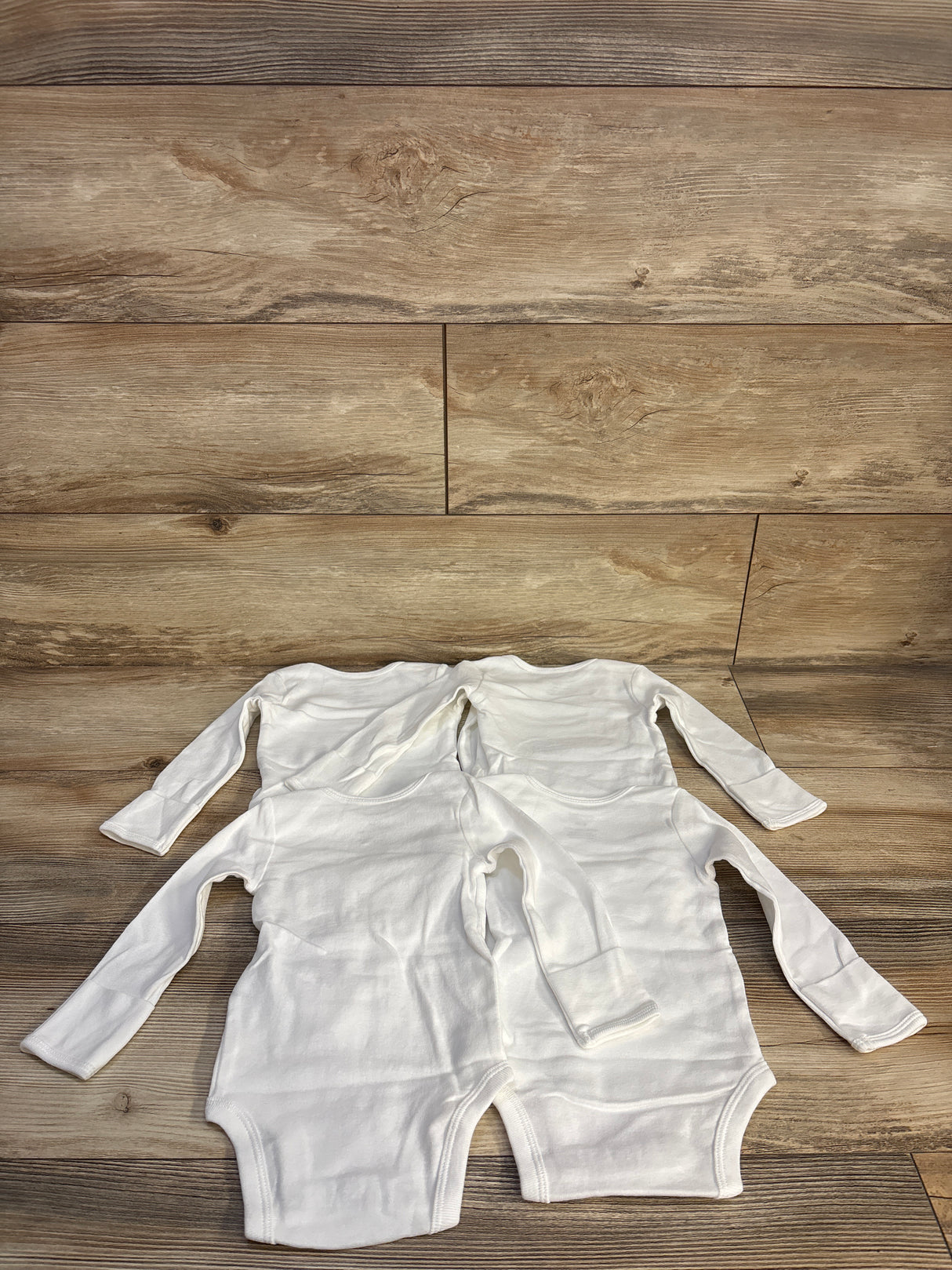 NWOT Simple Joys 4pk Long Sleeve Bodysuit Set White sz 0-3m