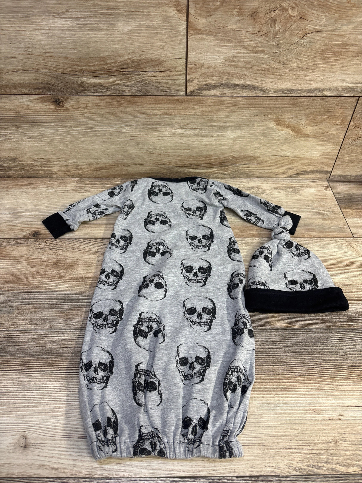 2pc Skull Gown & Hat Grey sz 3m - Me n Mommy To Be