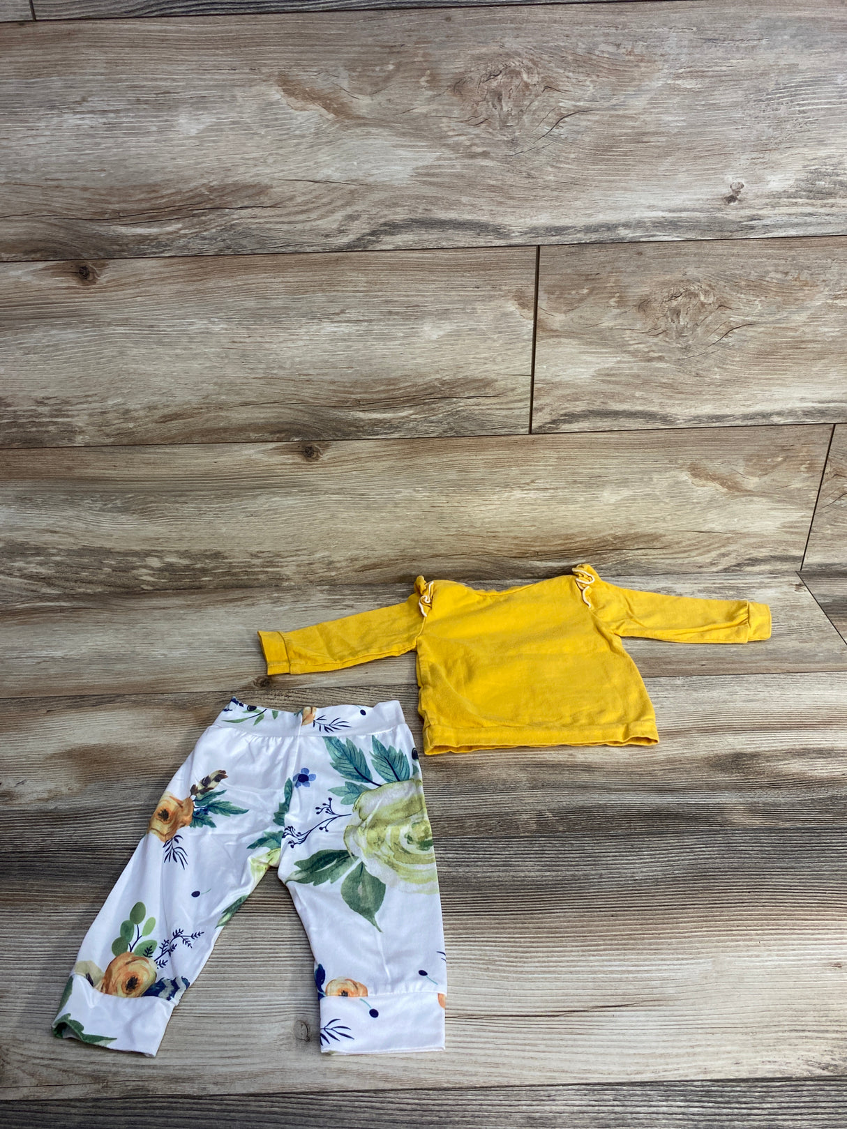 2pc Ruffled Sleeve Shirt & Floral Pants Set Yellow sz 0-3m