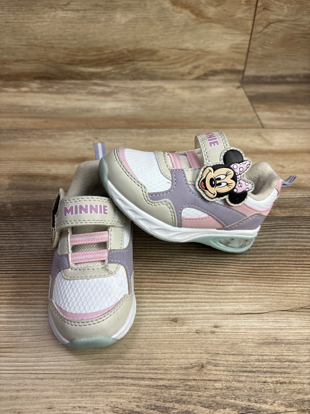 Disney Minnie Mouse Light-Up Sneakers Cream sz 7c