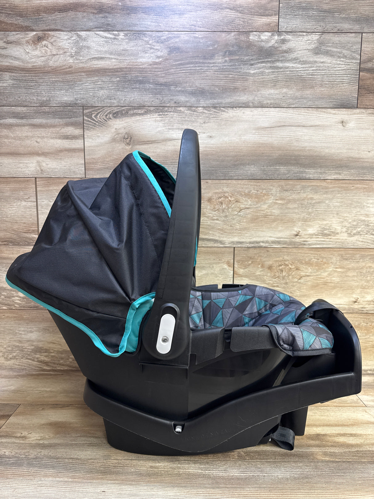 Evenflo NurtureMax Infant Car Seat in Dallas Blue