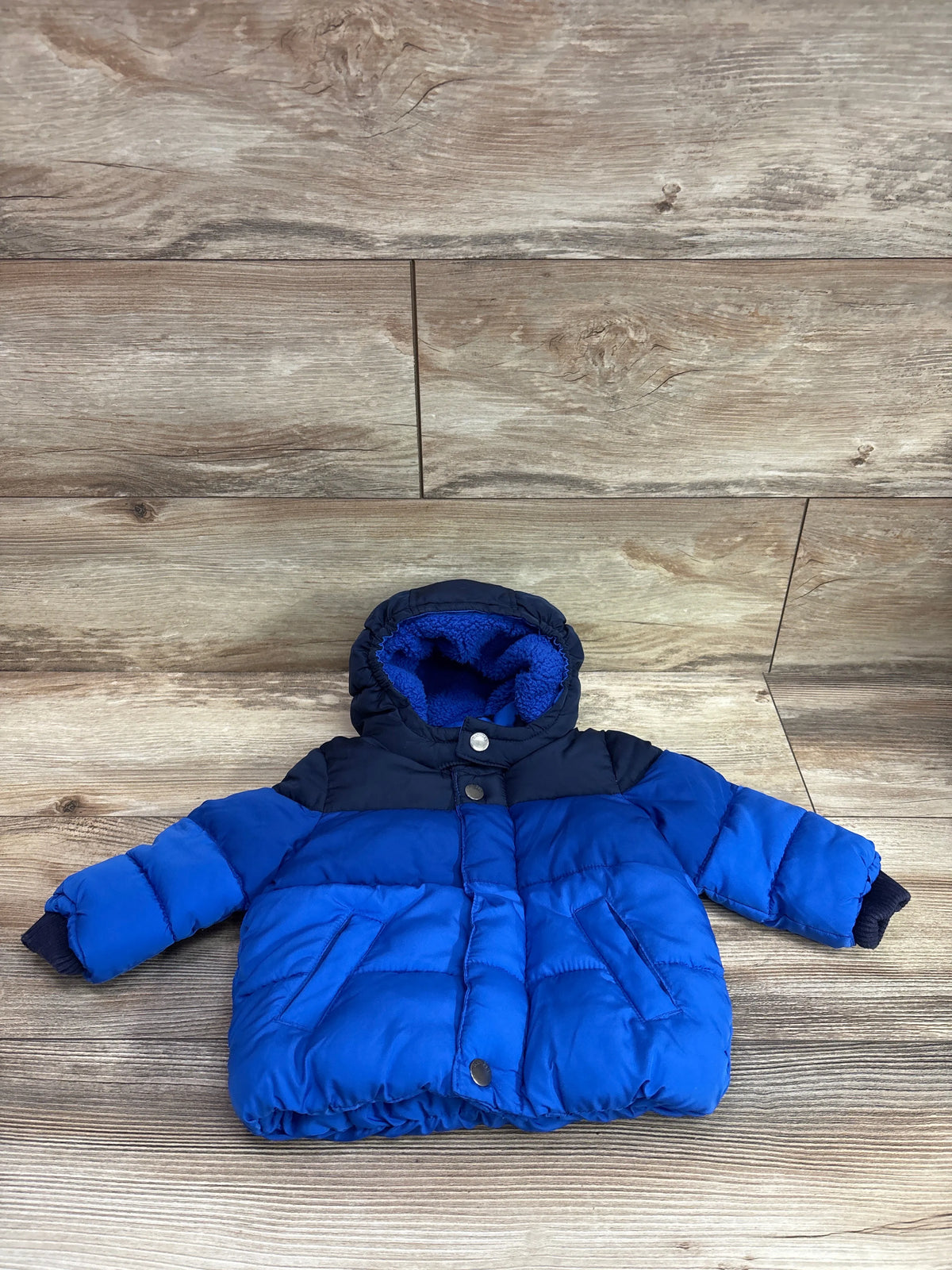 Baby Gap blue cozy puffer jacket with a hooded lining, size 6-12m