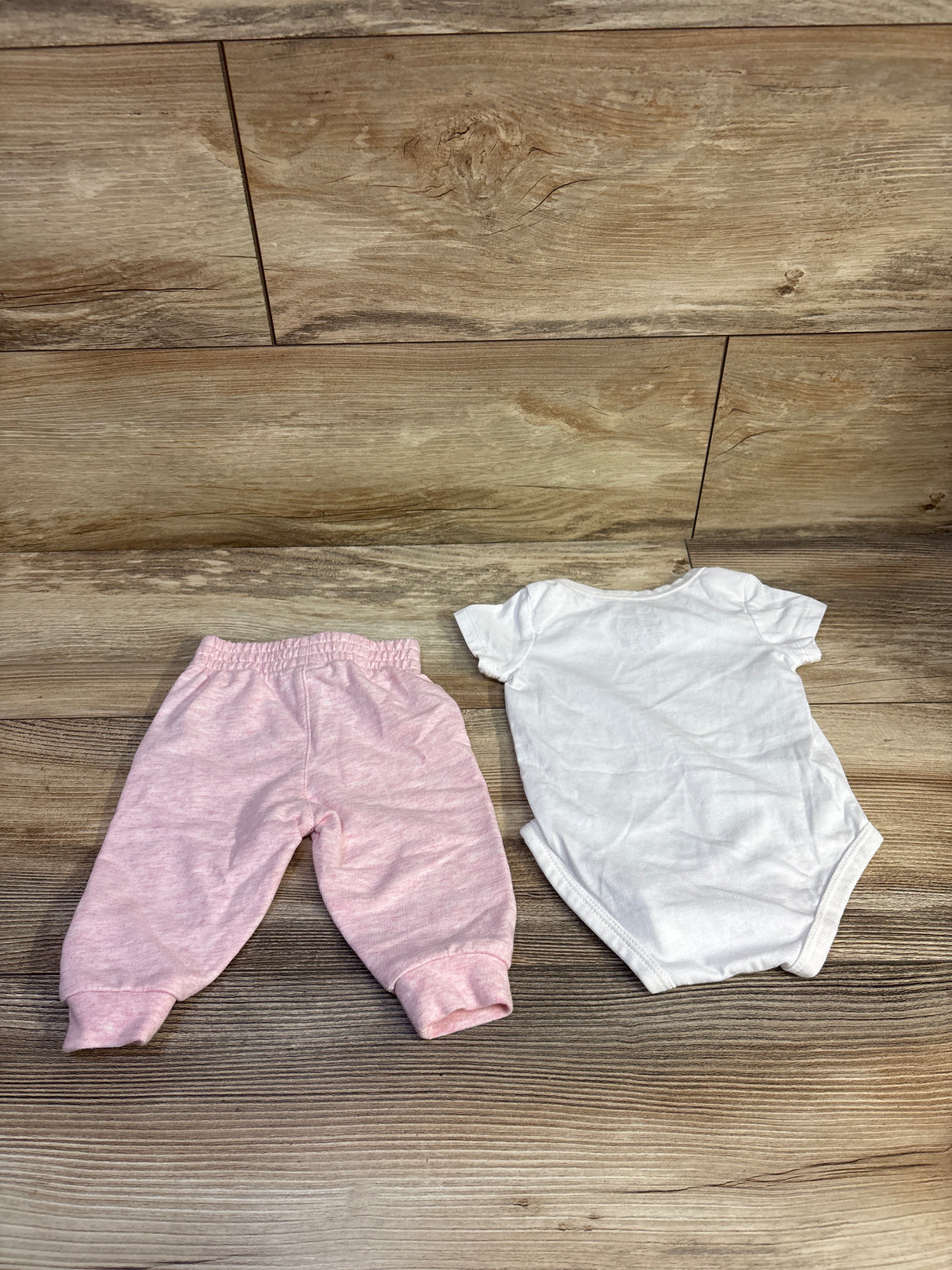 Nike 2pc Bodysuit & Joggers Set White sz 3m