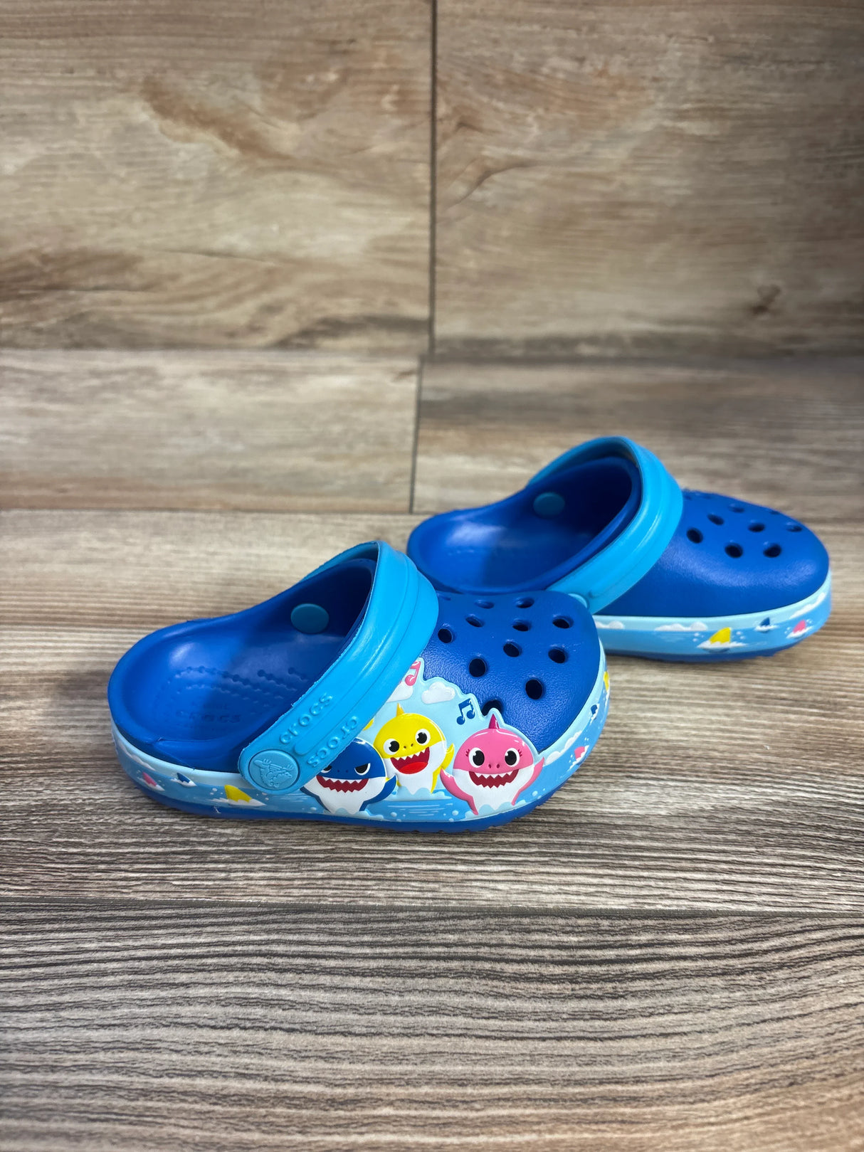 Crocs Baby Shark Classic Clogs Blue sz 5c