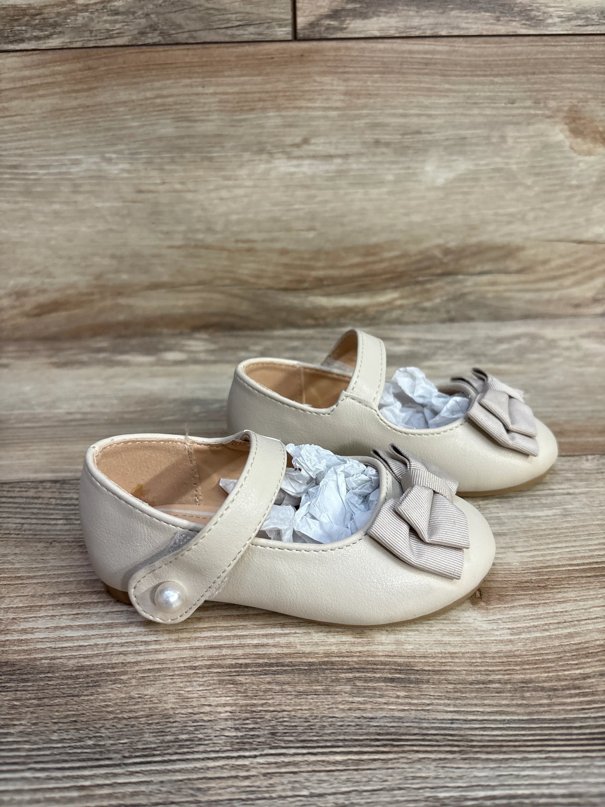 NWOT FunkyMonkey Mary Jane Dress Shoes, Cream sz 6c