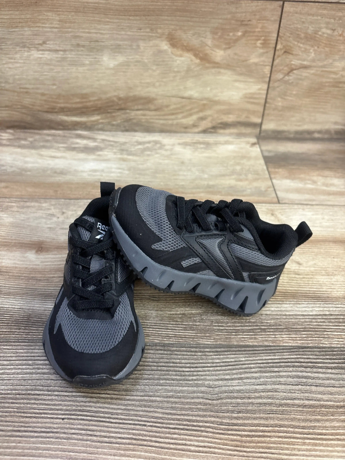 Reebok Charge Run Sneakers Black sz 6c