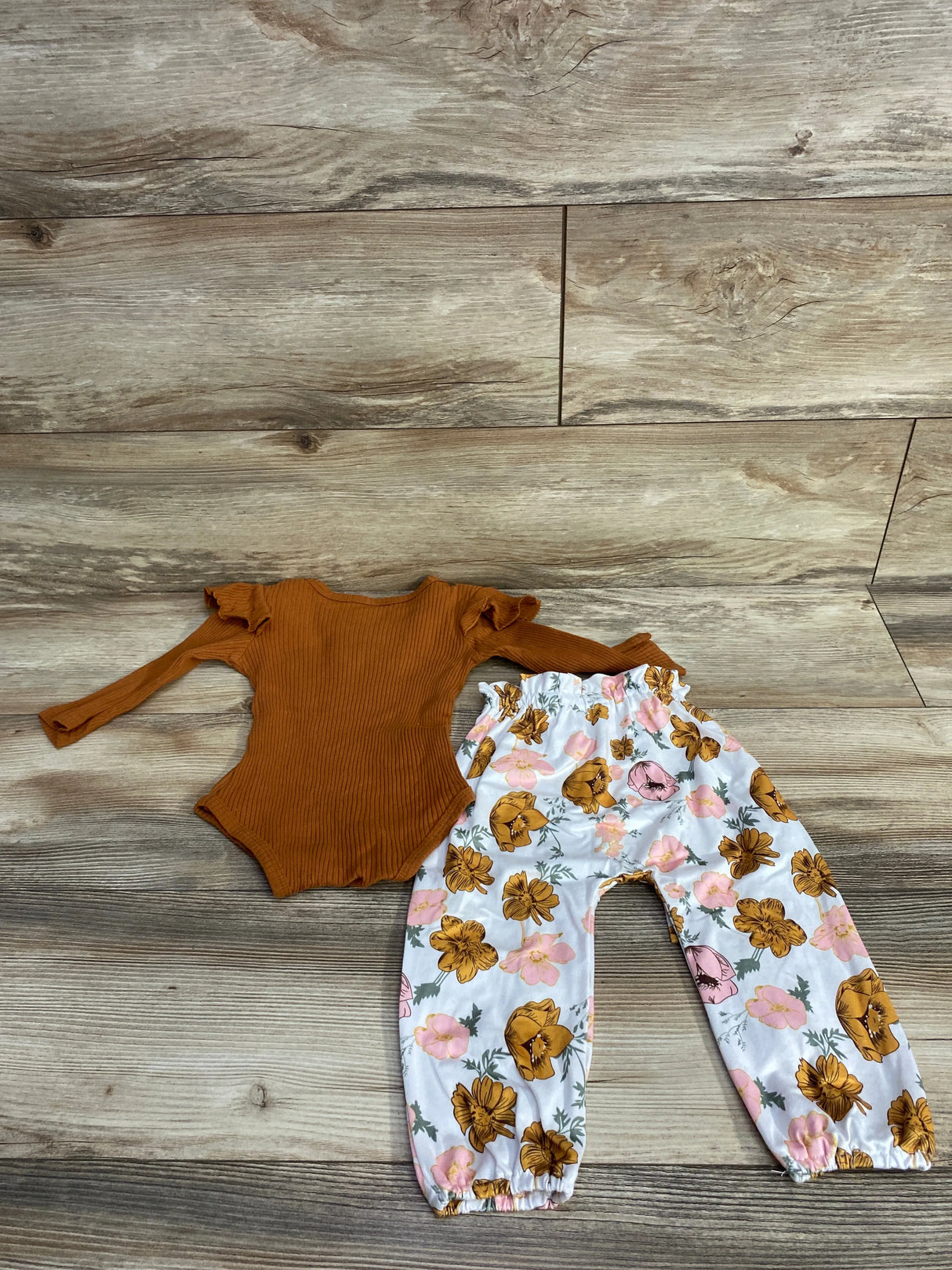 2pc Ribbed Bodysuit & Floral Pants Set Brown sz 12-18m