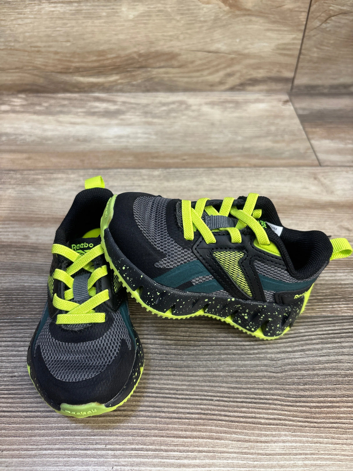 Reebok Zig Vector Sneakers in Black/Digital Lime sz 6c
