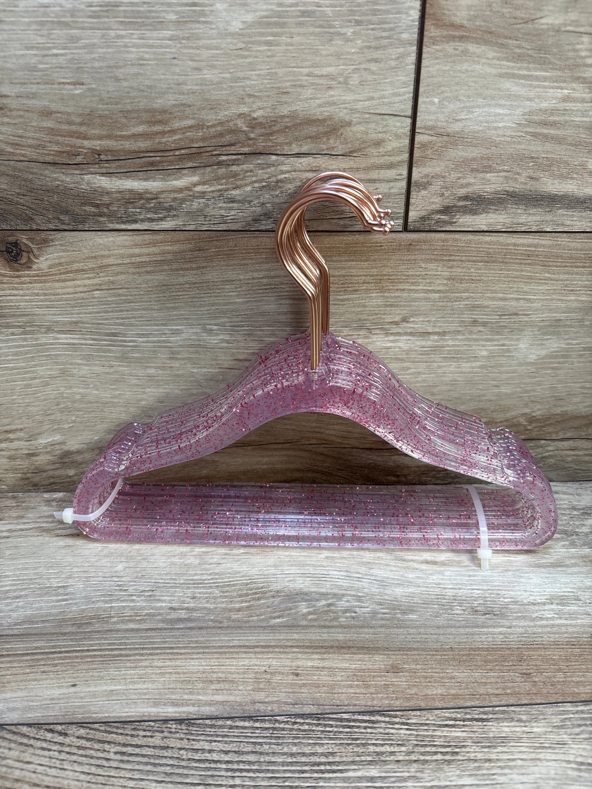 Concepts 14pk 11.5'' Acrylic Glitter Hangers, Pink