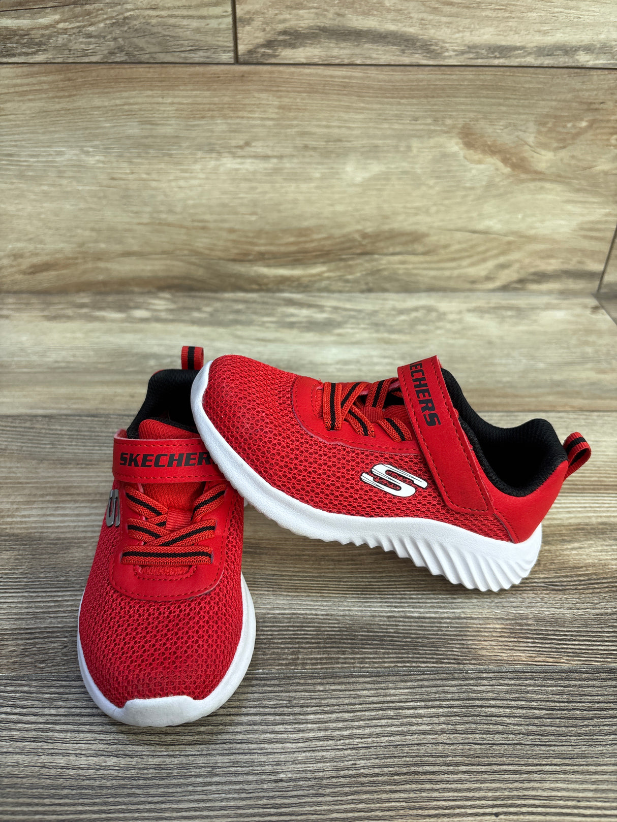Sketchers Dynamatic Sneakers Red sz 9c