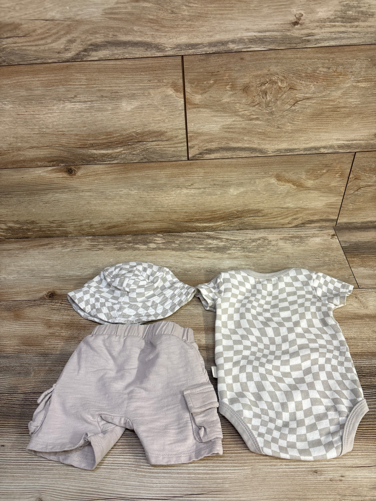 Rabbit + Bear Organic 3pc Mama's Boy Bodysuit, Shorts, & Hat Set Beige sz 6-9m
