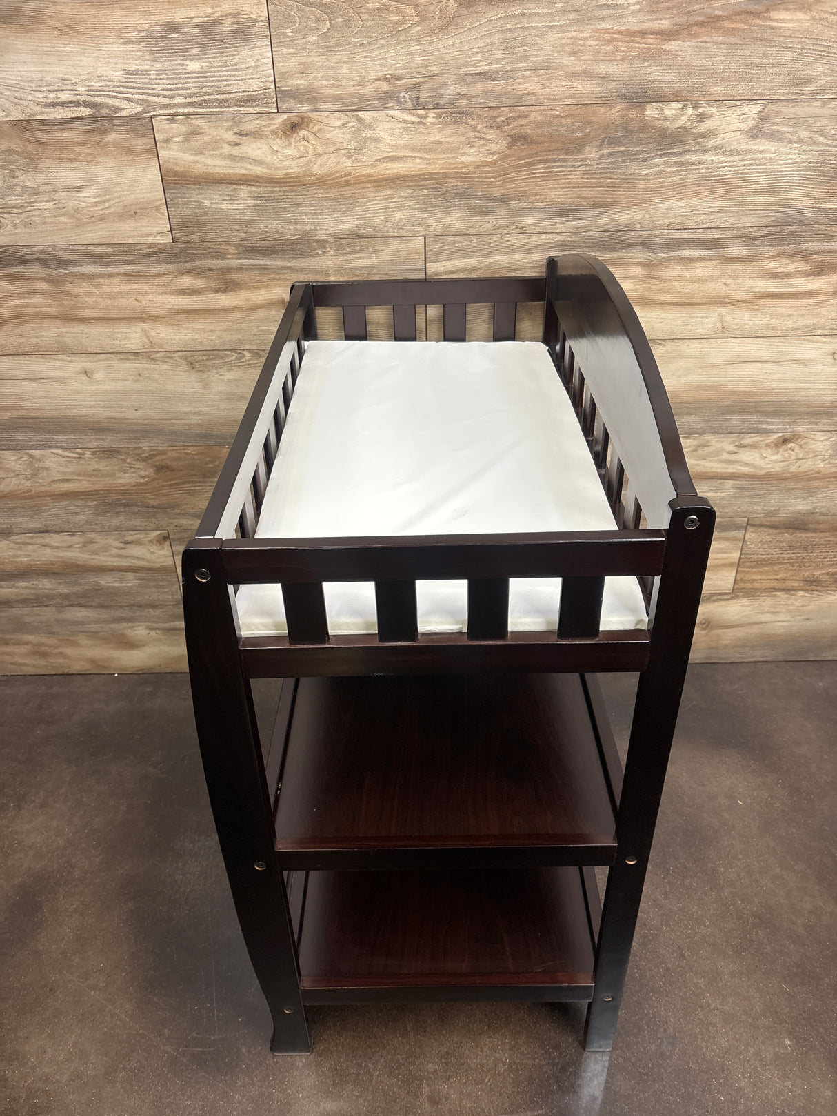 Delta Children Wilmington Changing Table with Pad