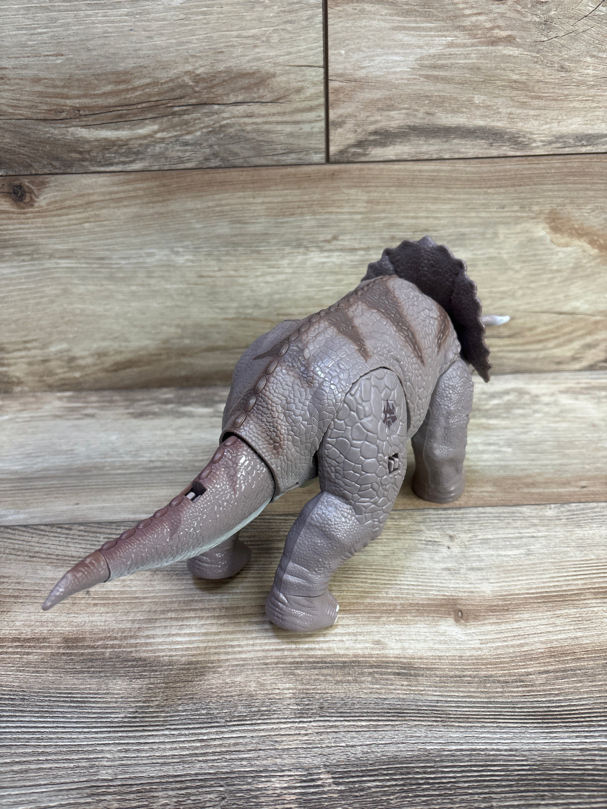 Mattel Jurassic World Habitat Defender Triceratops