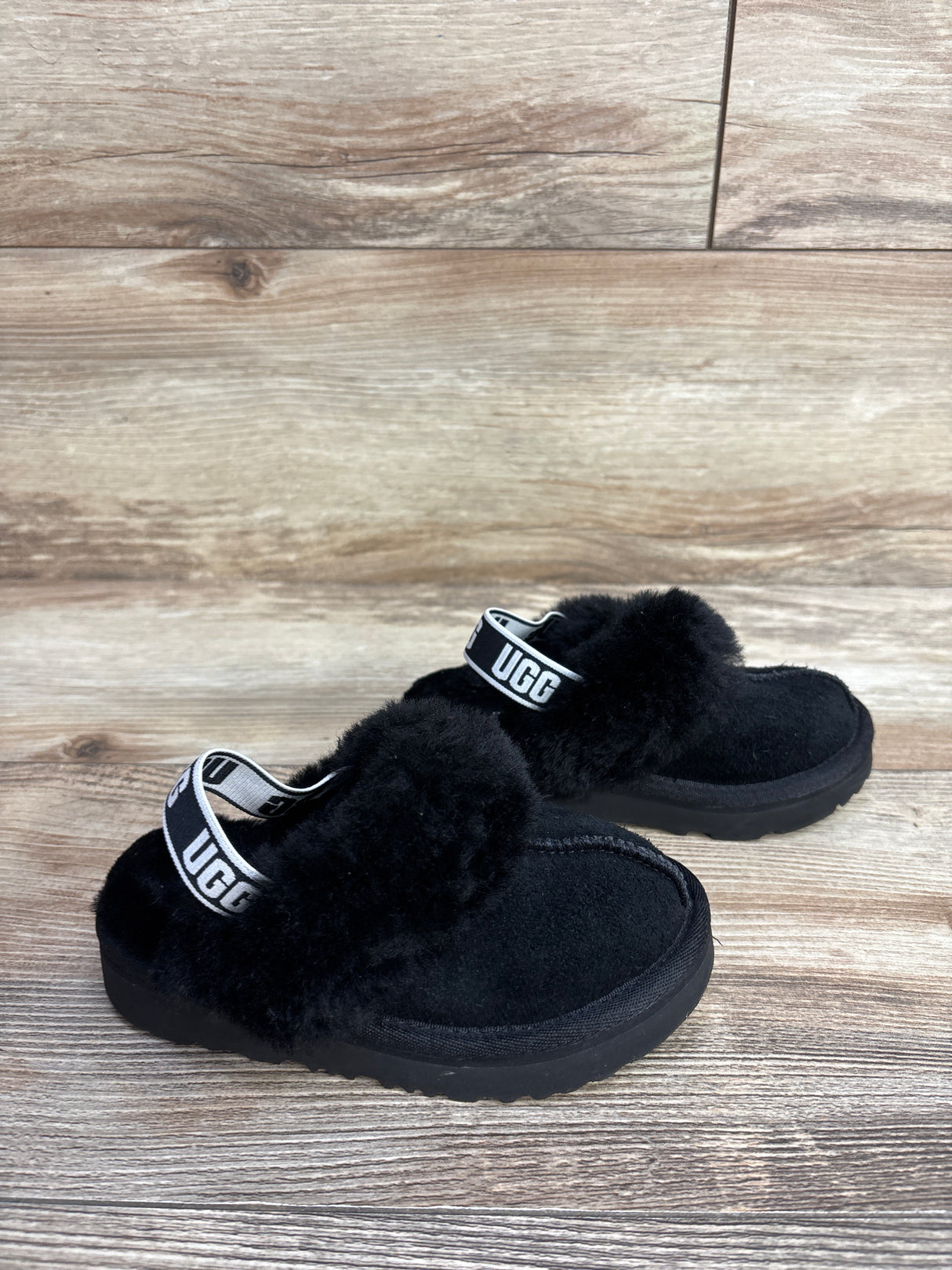 UGG Funkette Slippers Black sz 9c