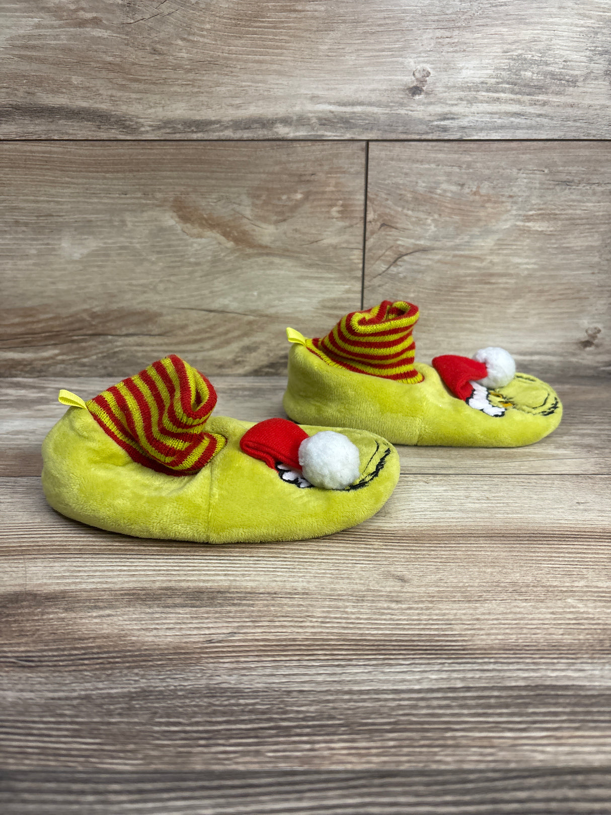 The Grinch Slippers Green sz 9/10c