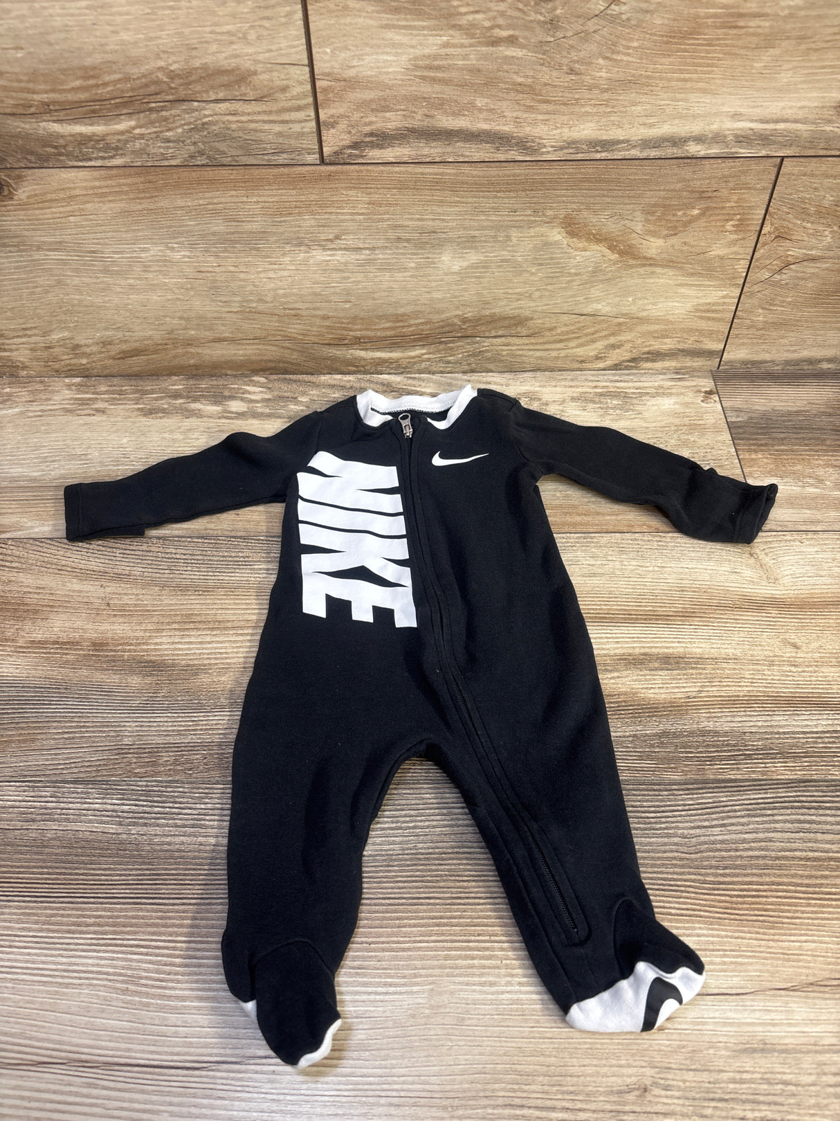 Nike Sleeper Black sz 3m