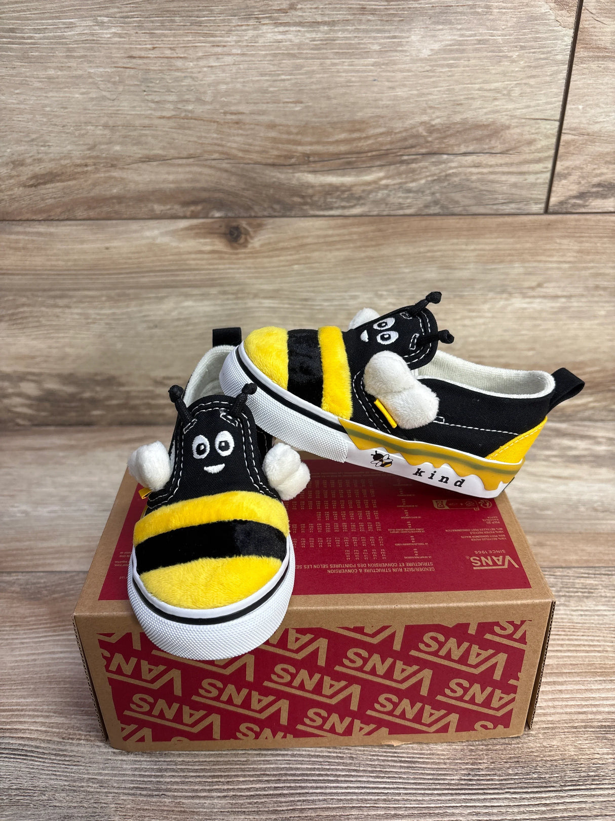 Vans Slip-On V Bee Sneakers sz 6.5c