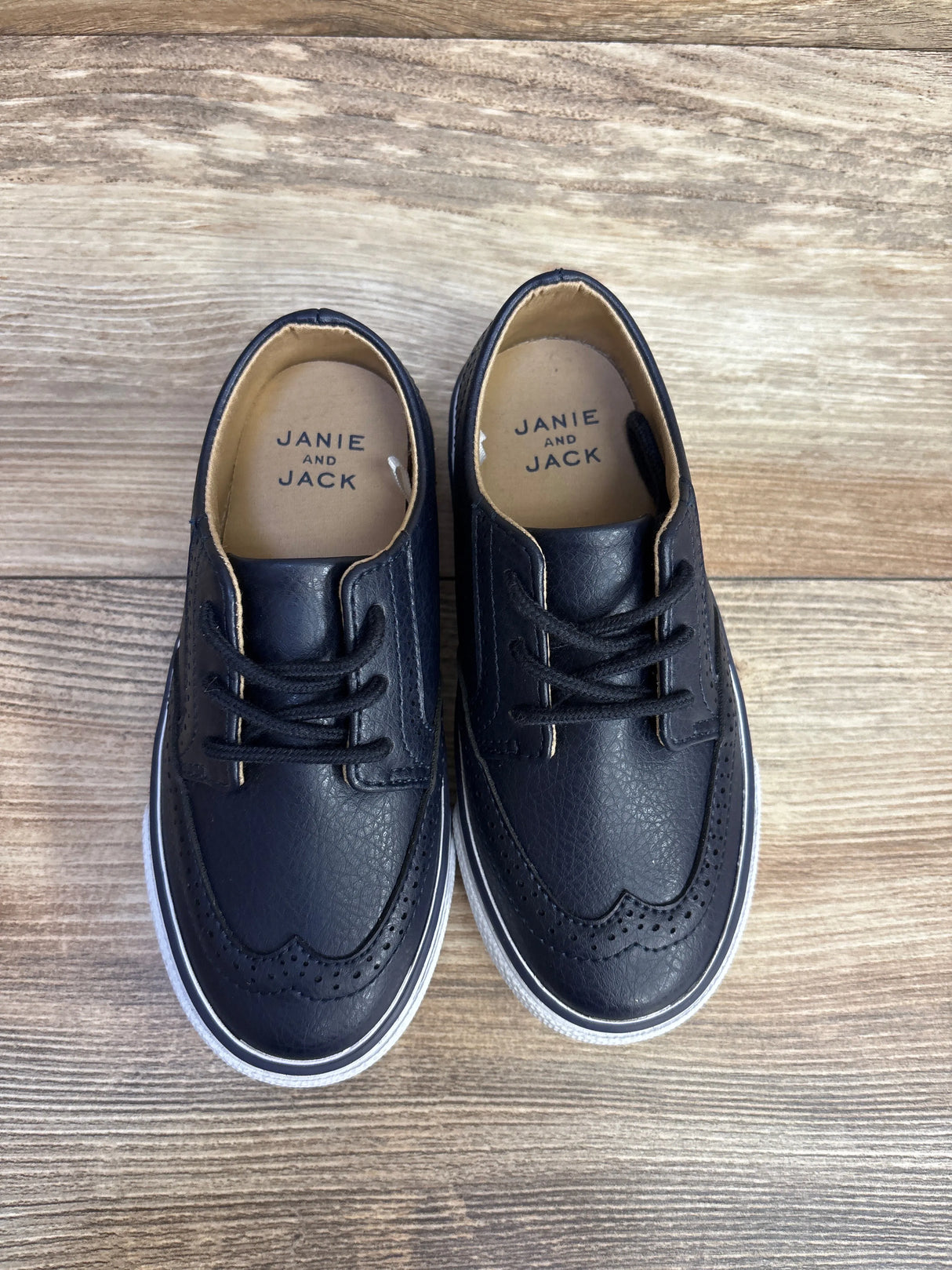 Janie and Jack Wingtip Sneakers Navy sz 11c