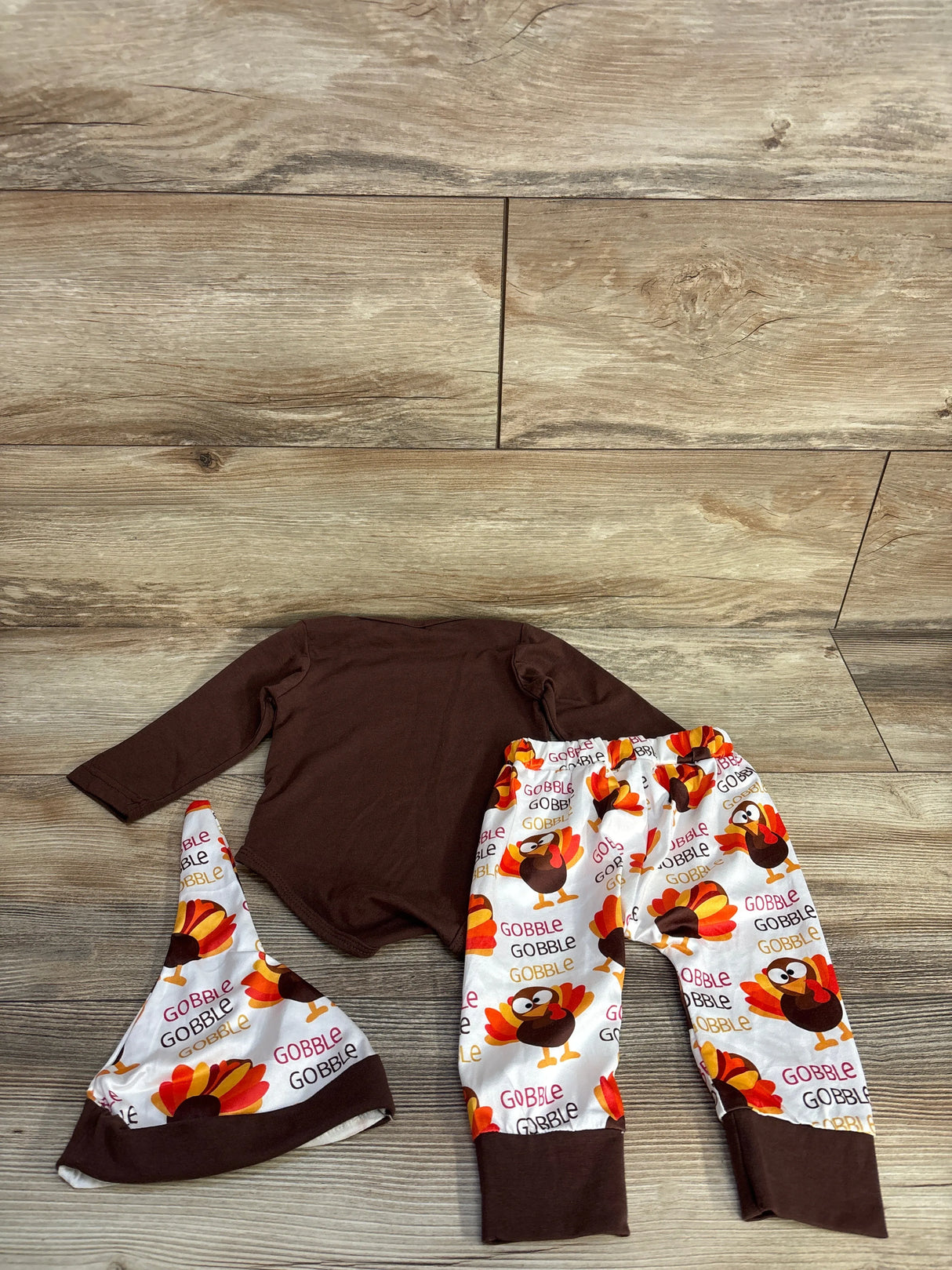 Thanksgiving Long Sleeve Bodysuit, Leggings, & Hat 3pc Set Brown sz 6-9m