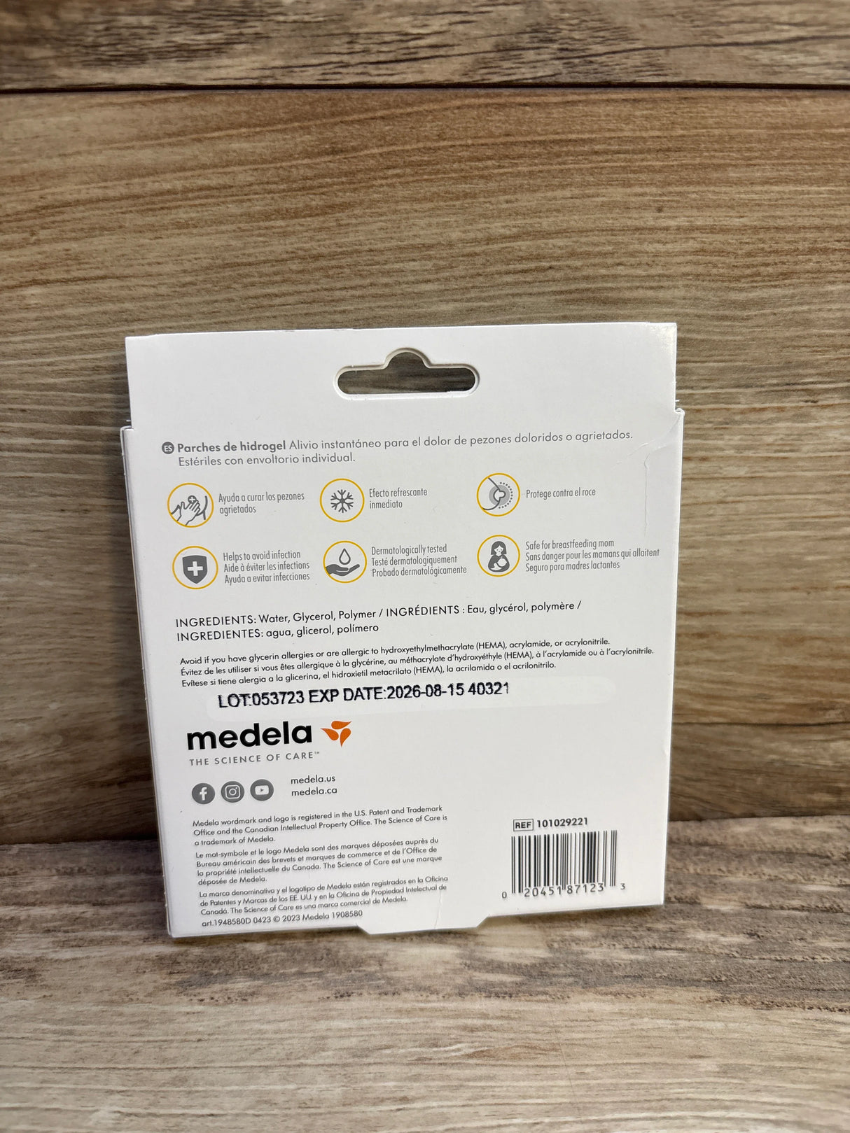 Back of Medela hydrogel nipple patches packaging showing product benefits, ingredients, and expiration date