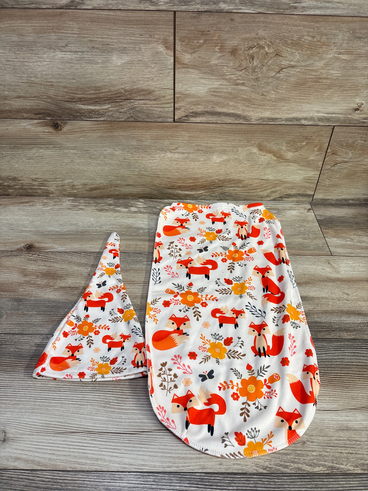 Jadouzke 2pc Fox Print Swaddle Sack & Hat Set Ivory sz 0-6m