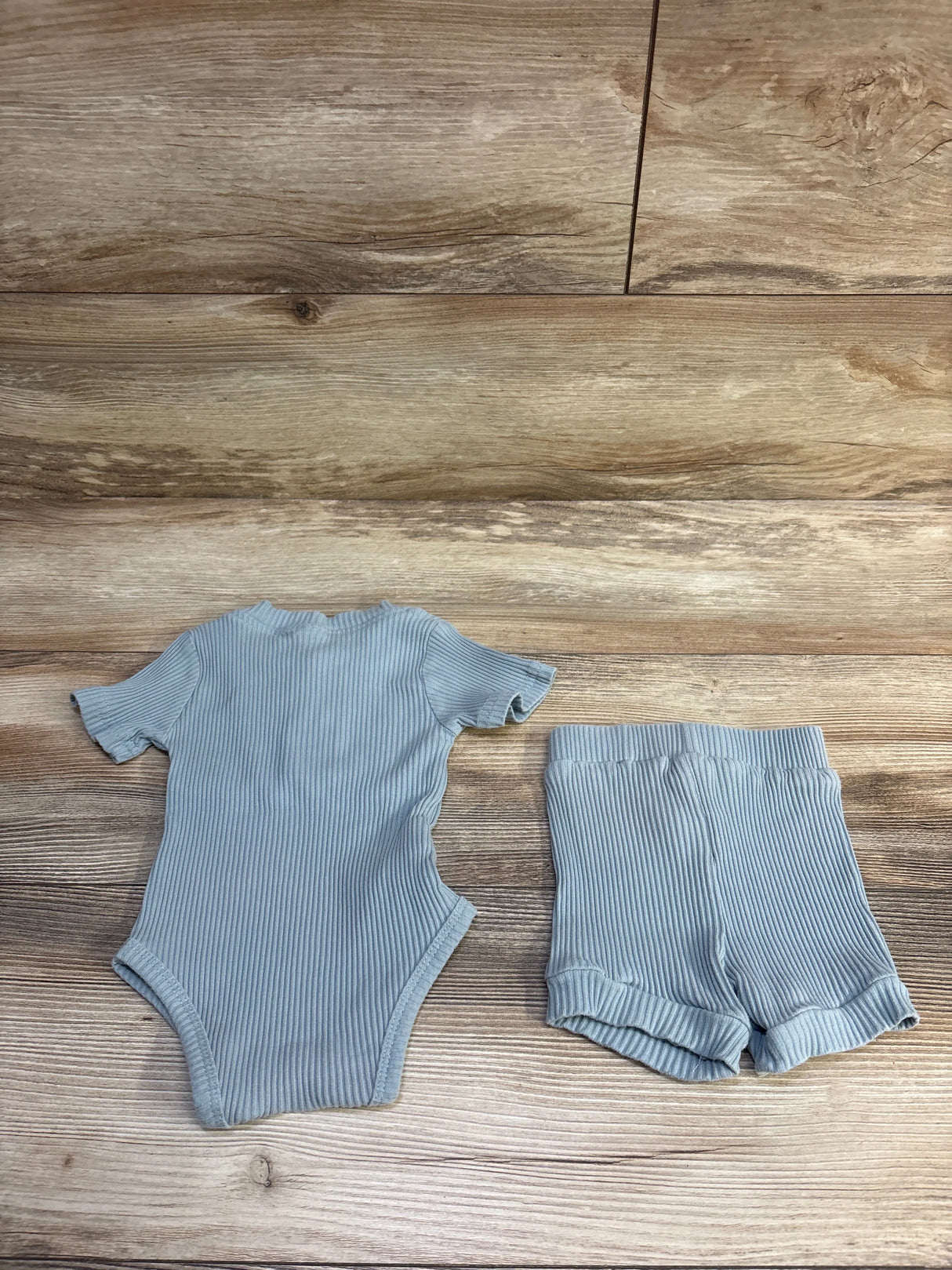 Thorn Tree Ribbed 2pc Henley Bodysuit & Shorts Set Blue sz 6-12m