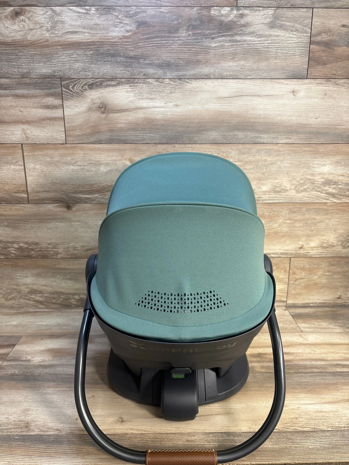 UPPAbaby Aria Infant Car Seat + Two Bases in Gwen