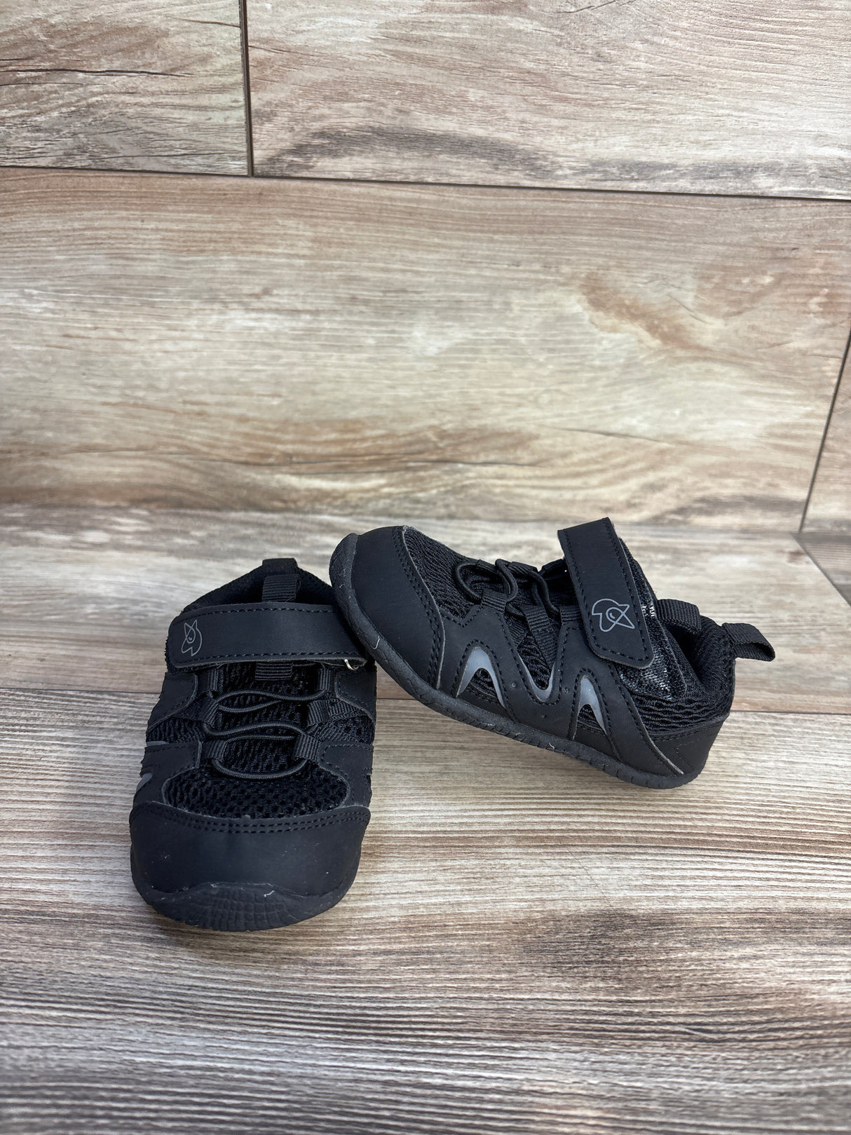 FEETCITY Wide Mesh Walking Shoes Black sz 6/7c