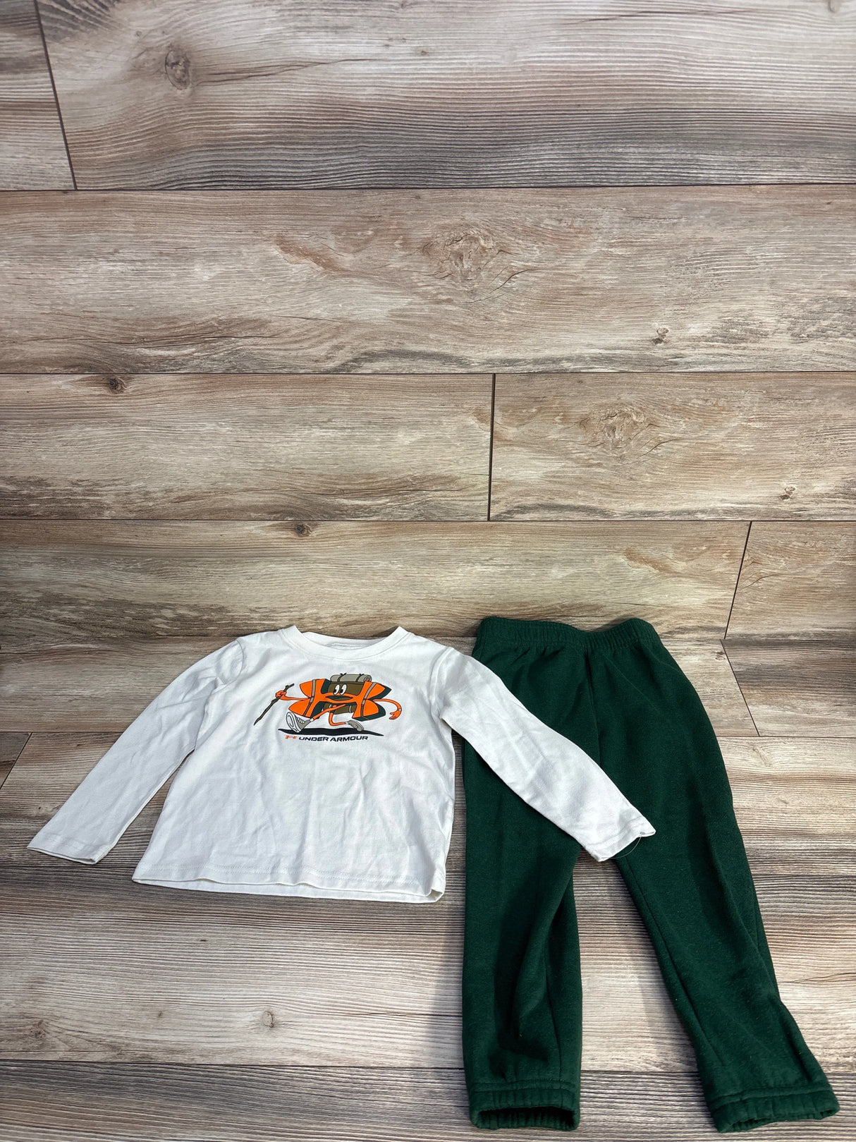 Under Armour Long Sleeve Long Sleeve Shirt & Joggers Cream sz 4T