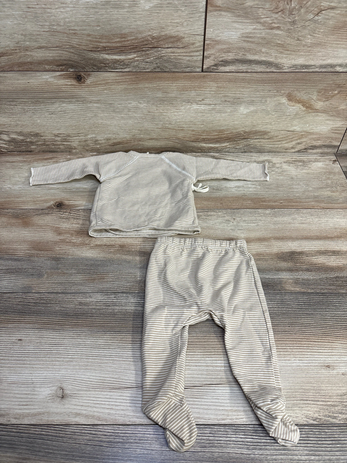Quincy Mae Wrap Top + Footed Pant Set Tan sz 0-3m