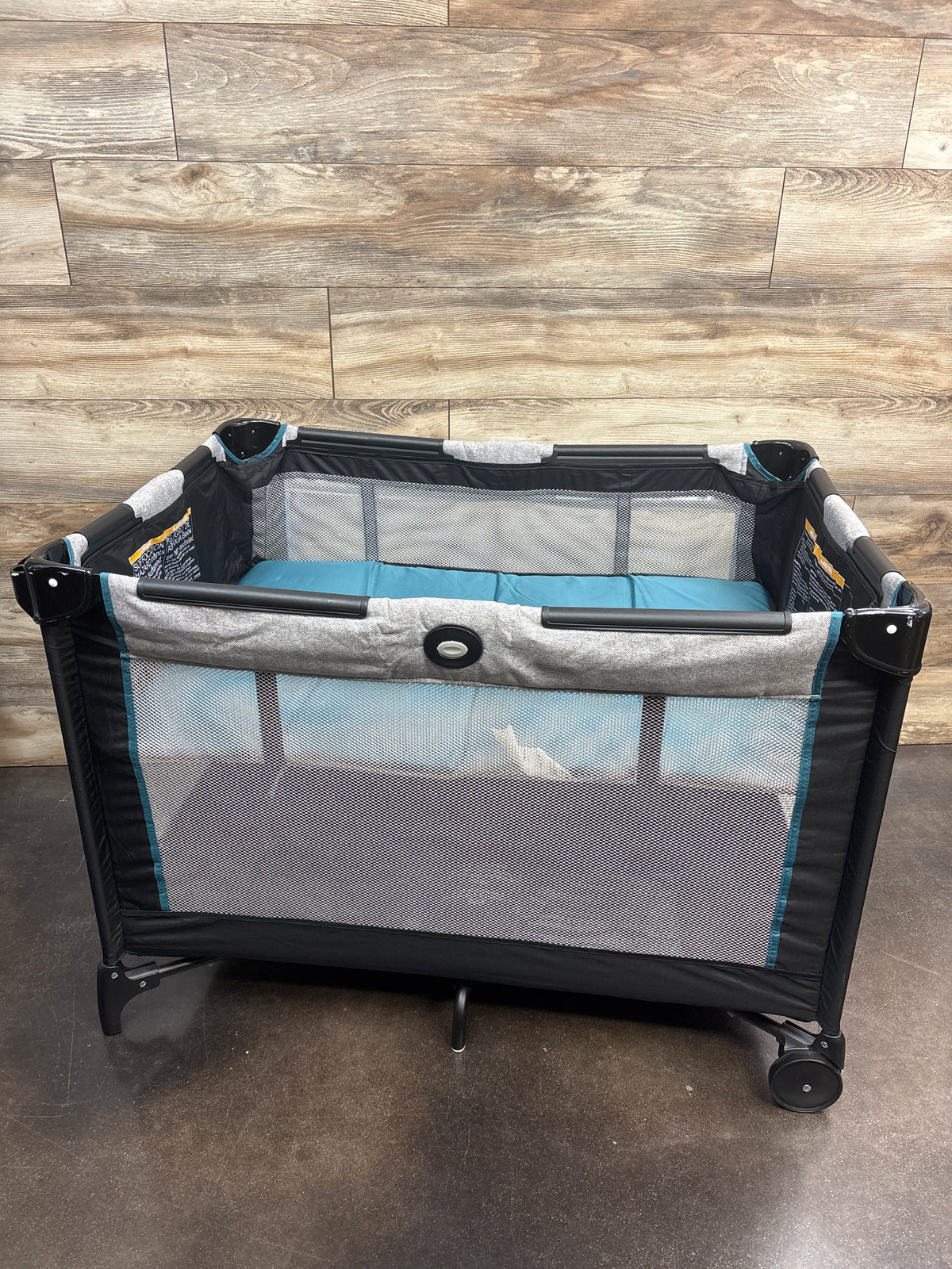 Graco Pack 'n Play Portable Playard in Darcie