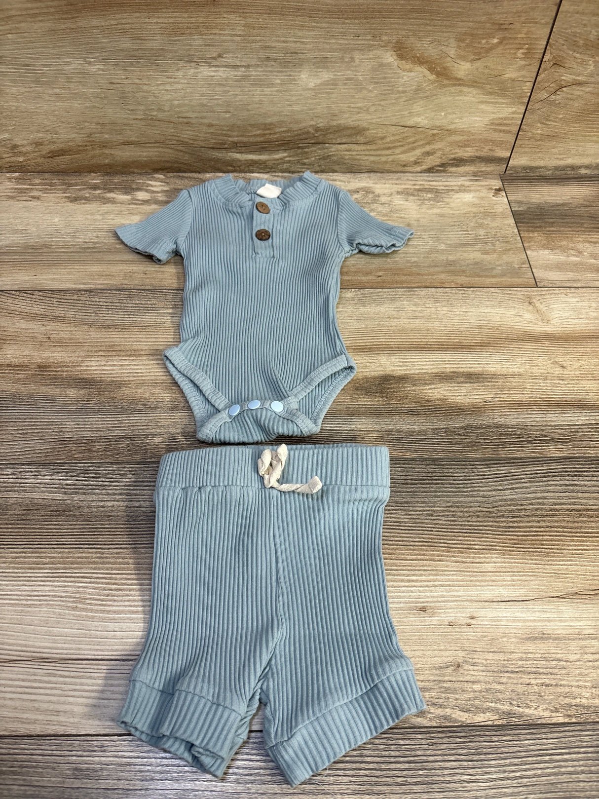 Thorn Tree Ribbed 2pc Henley Bodysuit & Shorts Set Blue sz 3-6m