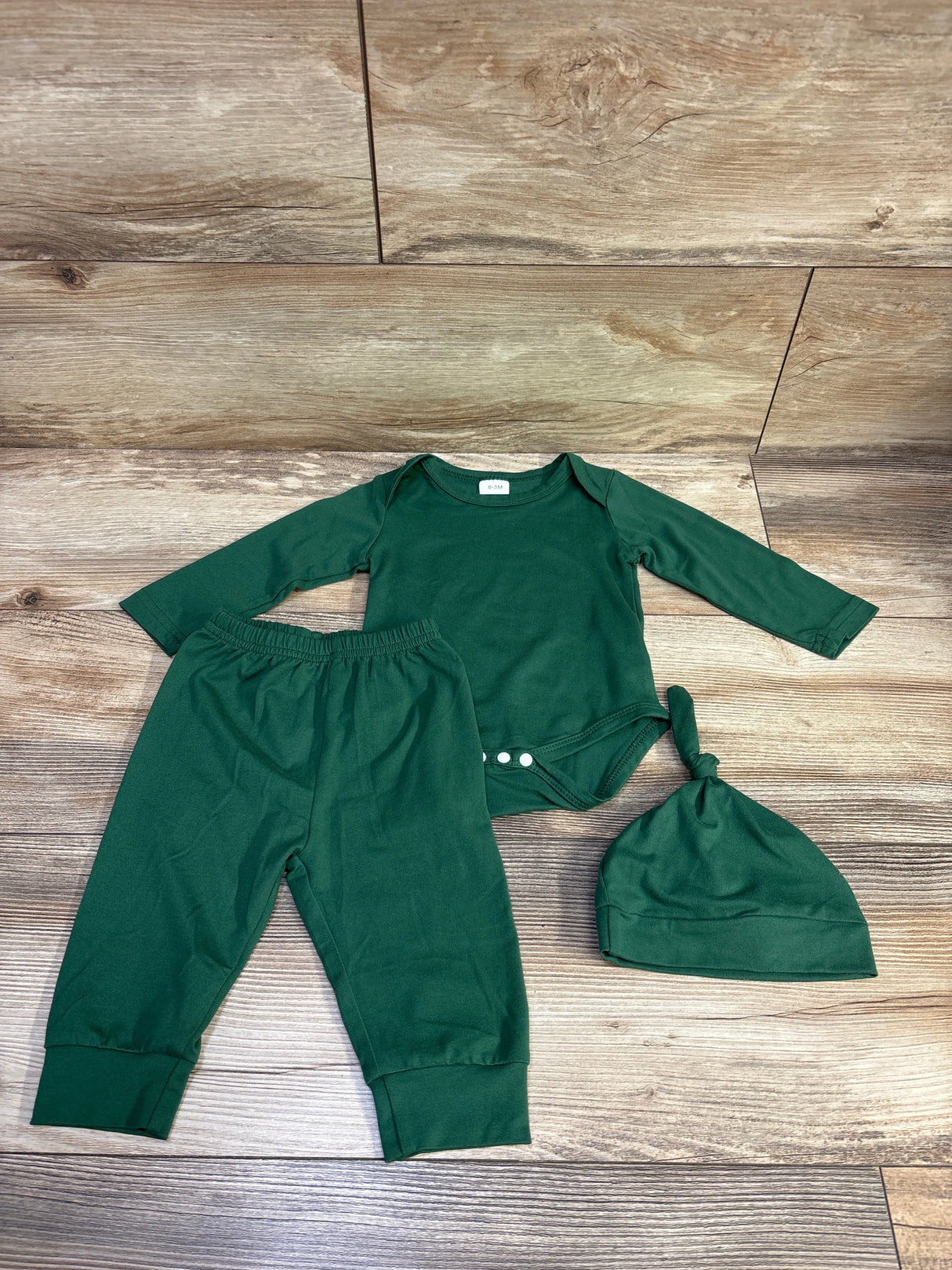 3pc Bodysuit, Pants, & Hat Set Green sz 0-3m