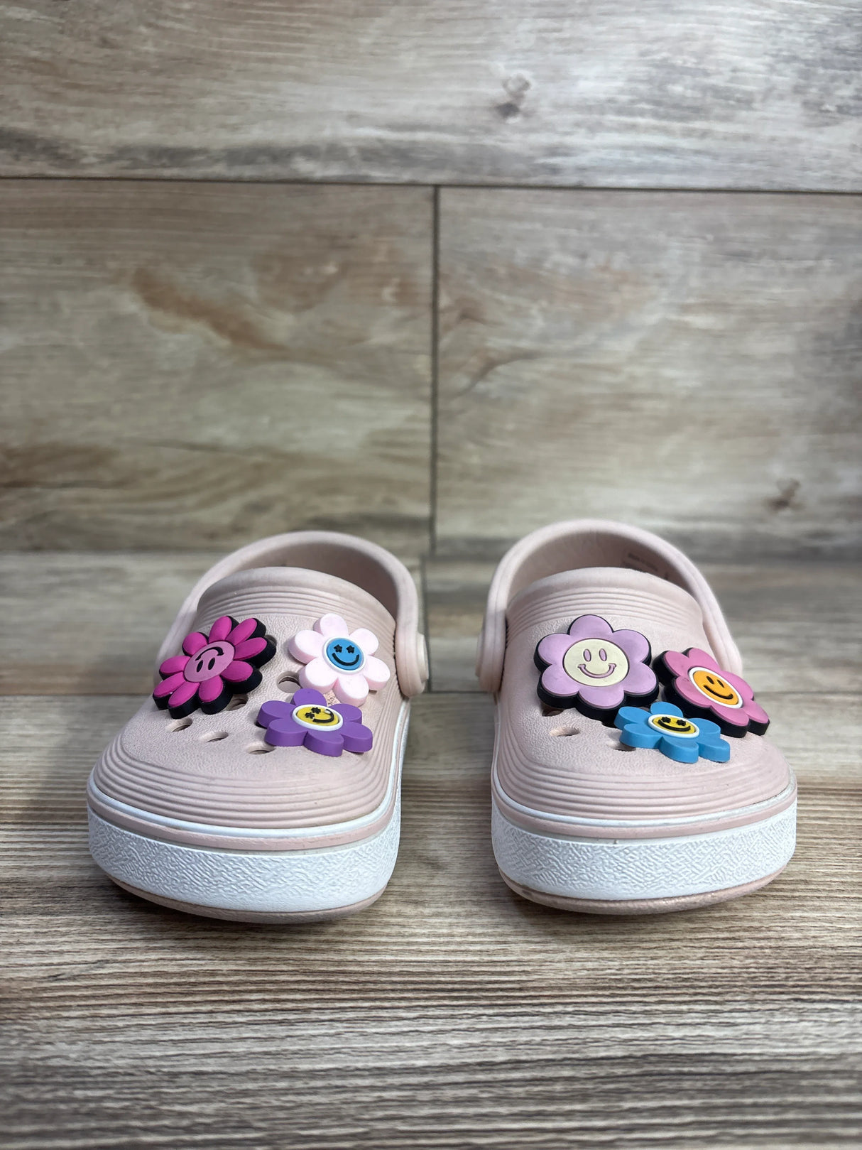 Crocs Classic Clogs w/ Flower Jibbitz Pink sz 5c