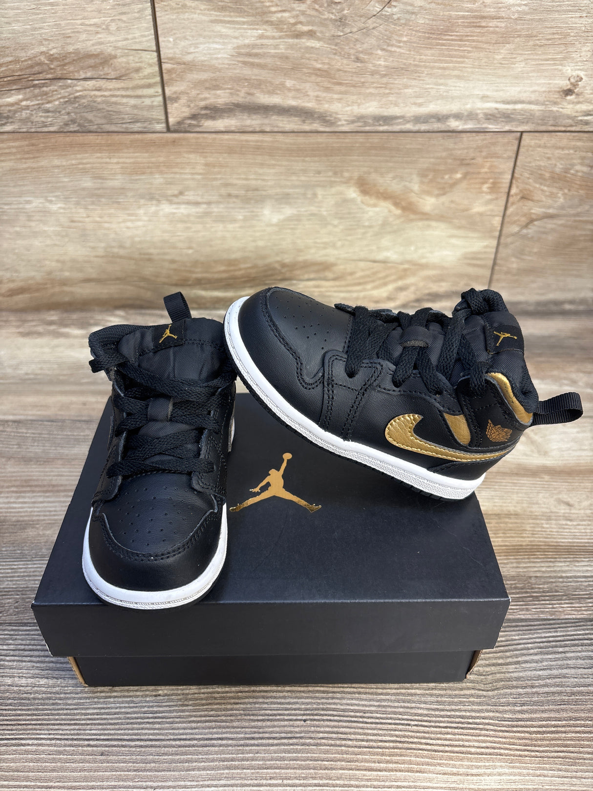 Air Jordan 1 Mid TD 'Black Metallic Gold' Sneakers sz 7c
