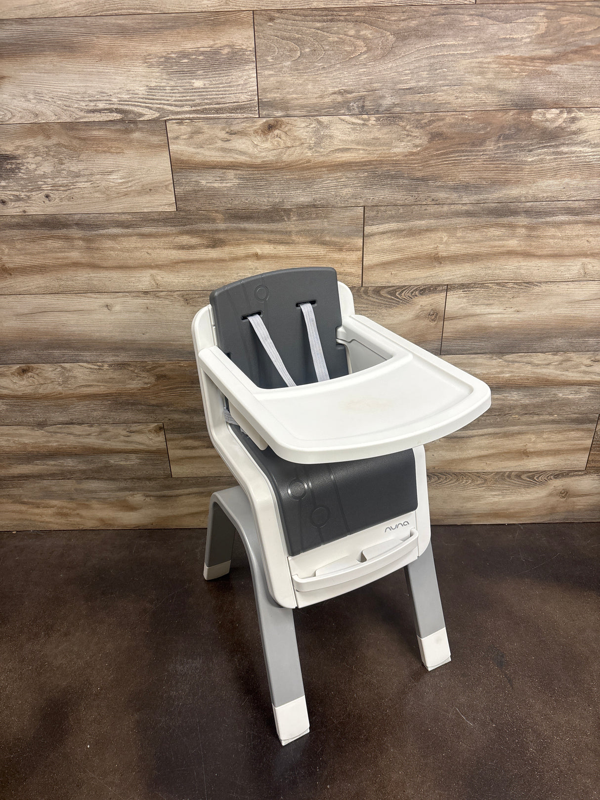 Nuna ZAAZ High Chair in Carbon