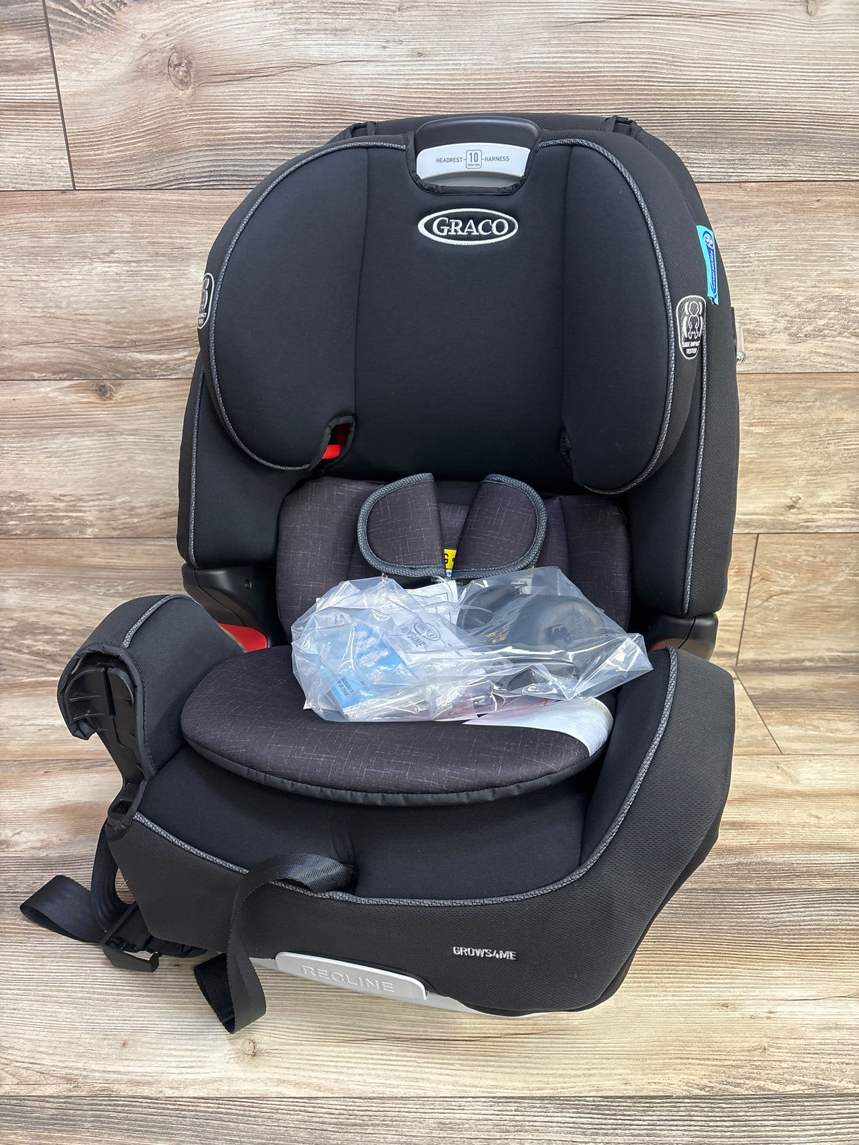 NEW Graco Grows4Me 4-in-1 Convertible Car Seat