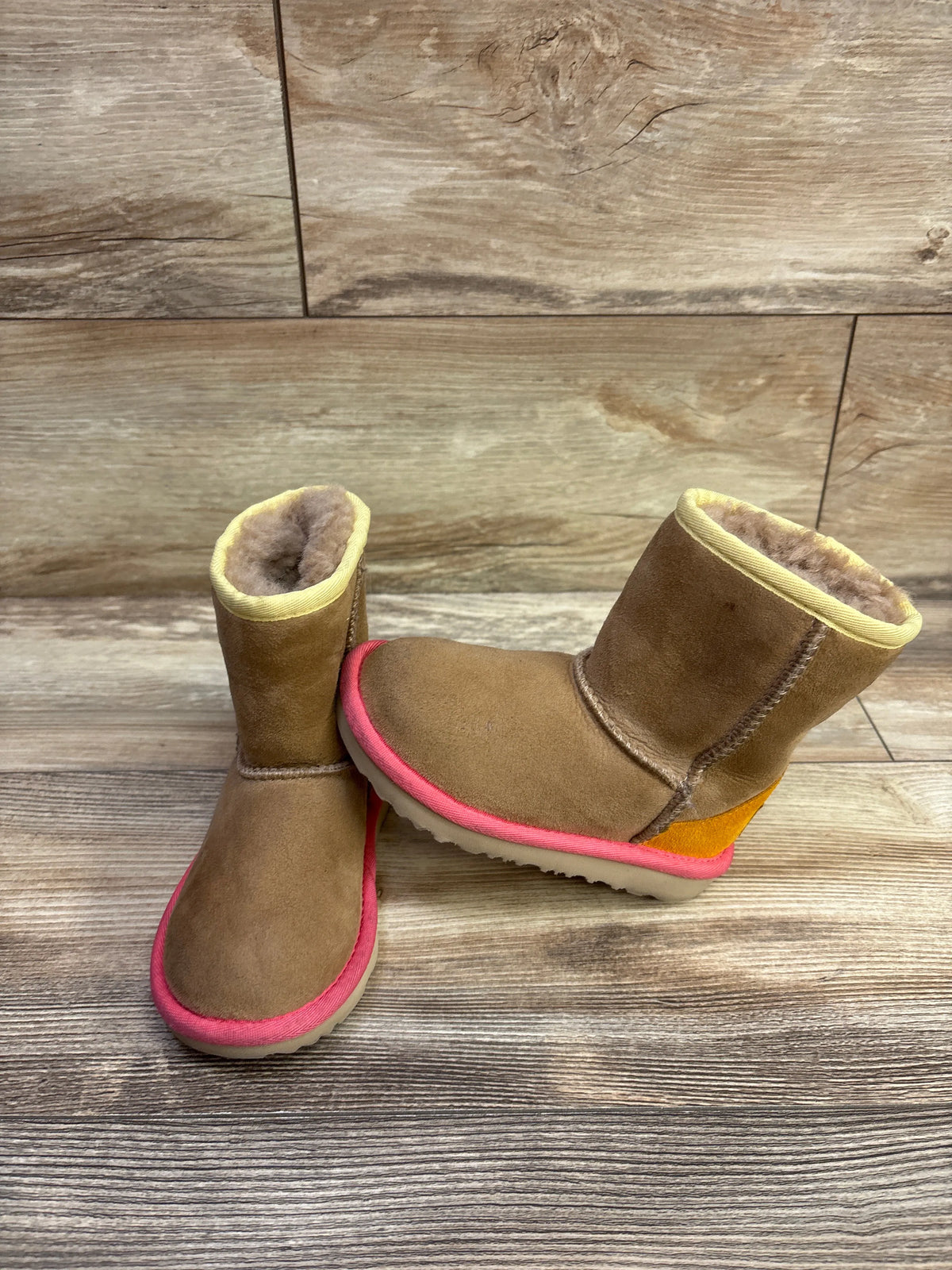 UGG Classic II Boots, Rainbow sz 9c