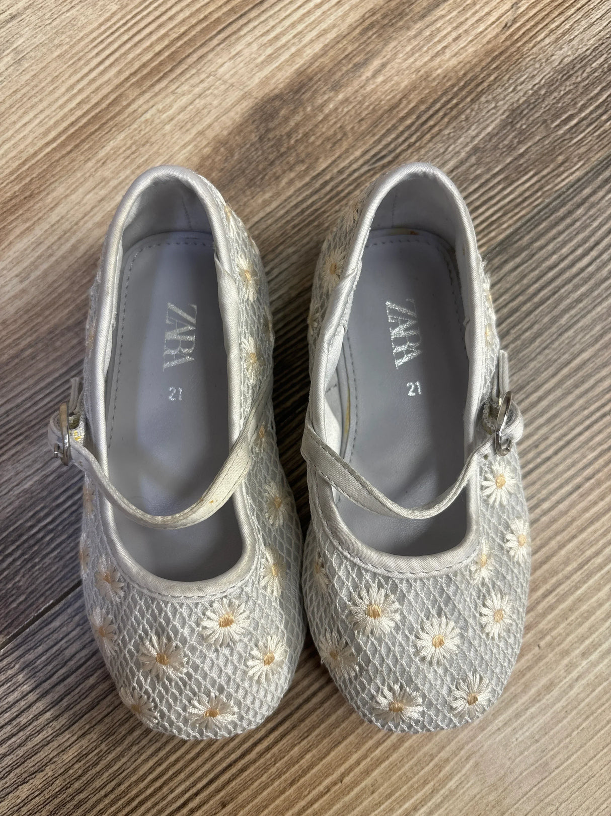 Zara Floral Embroidered Ballet Flats Grey sz 5/6c