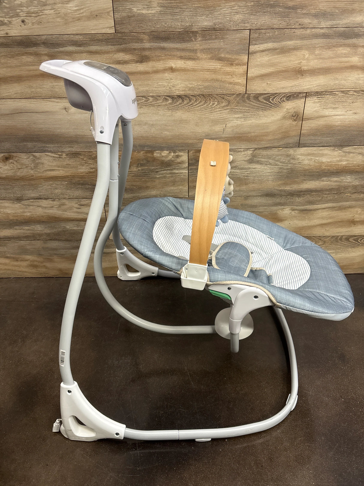 Ingenuity SimpleComfort Compact Swing with Wood Toy Bar - Chambray*