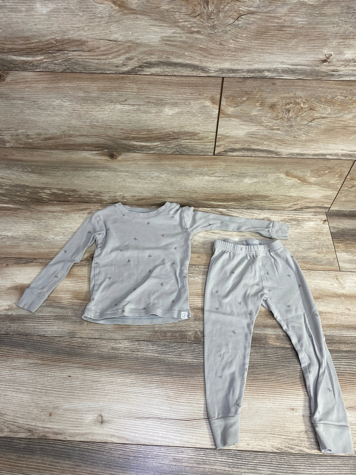 Little Planet 2pc Bow Print Shirt & Pants Pajama Set Grey sz 24m