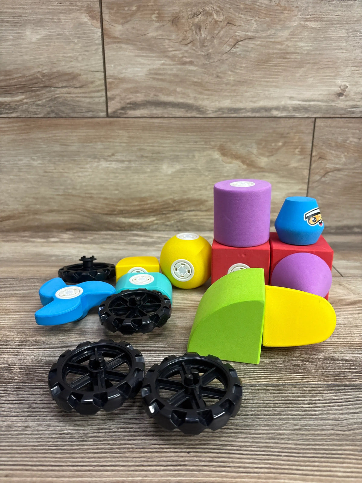 Front view of Hodurgyi 15pc Magnetic Foam Blocks with Wheels showcasing colorful shapes and black wheels on wood