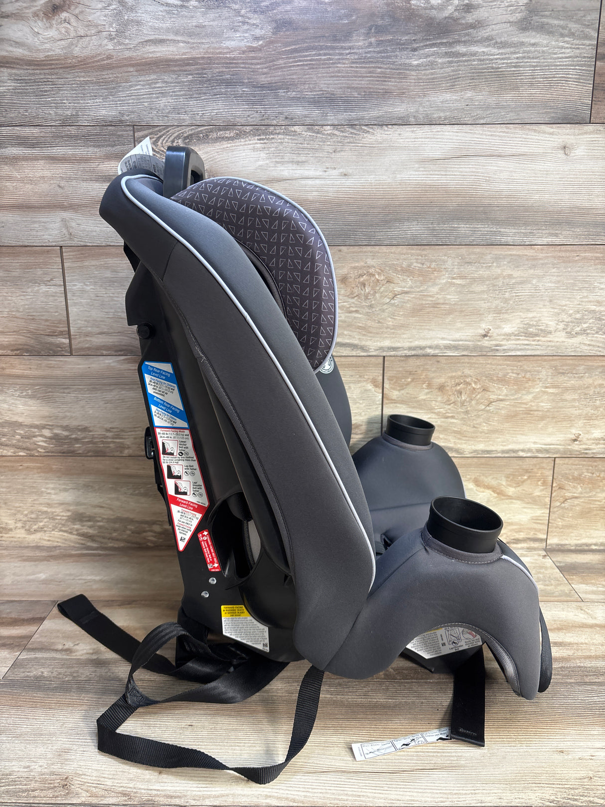Cosco Easy Elite Slim All-in-One Convertible Car Seat in Grey Glyphs