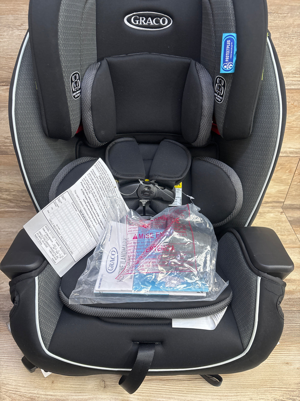 NEW Graco Milestone 3-in-1 Convertible Car Seat in Gotham