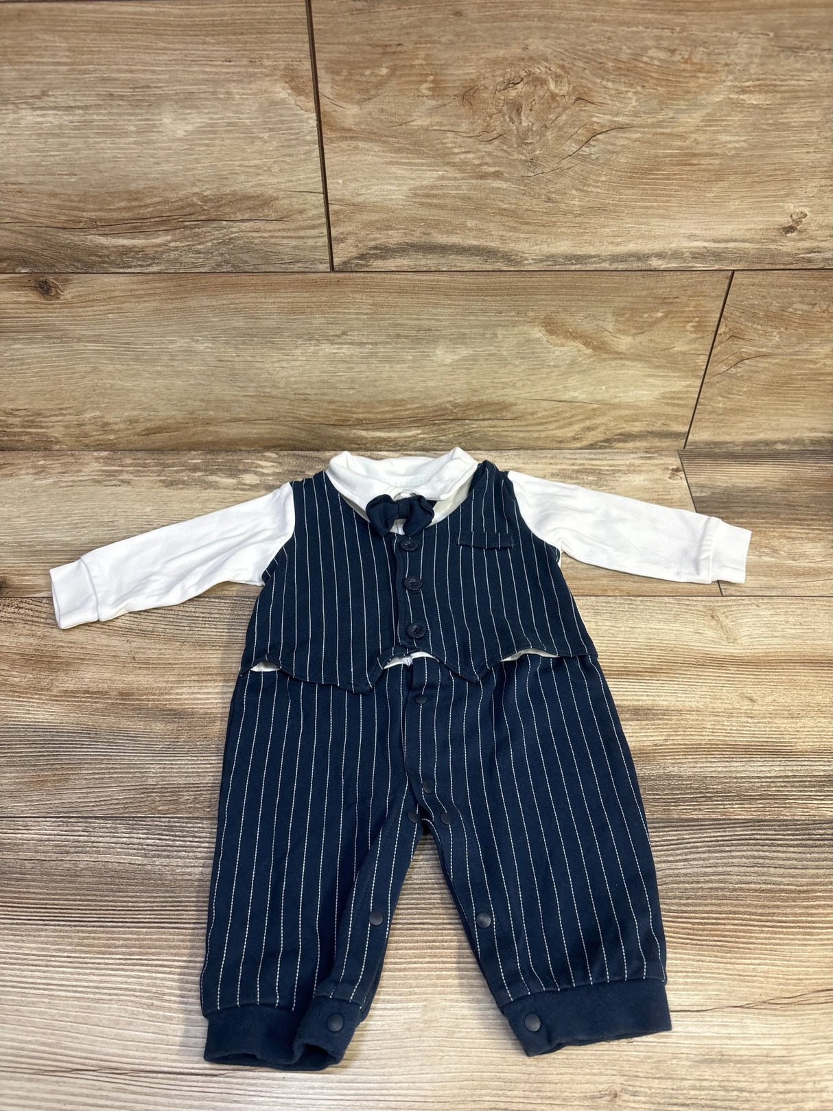 CDQL 1pc Suit with Removable Bow Tie White sz 6-12m