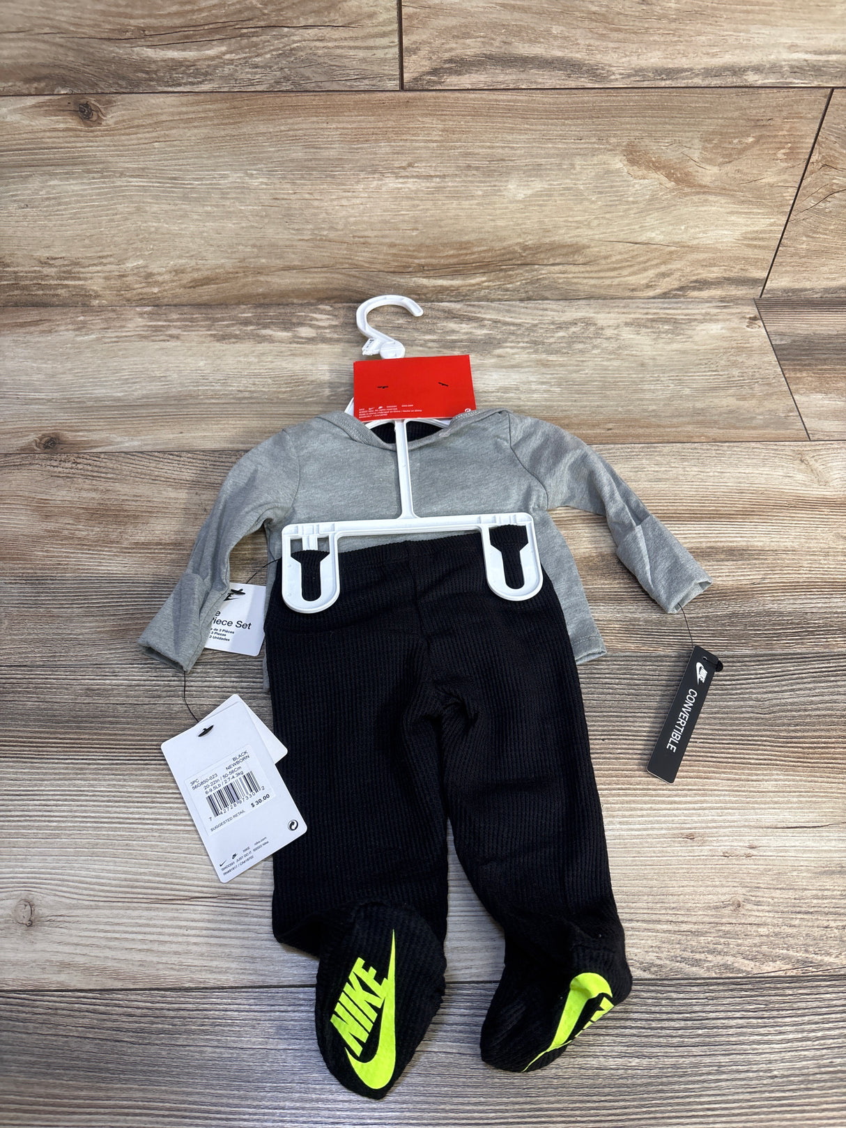 NEW Nike 3pc Shirt, Footed Pants, & Hat Set Grey sz Newborn